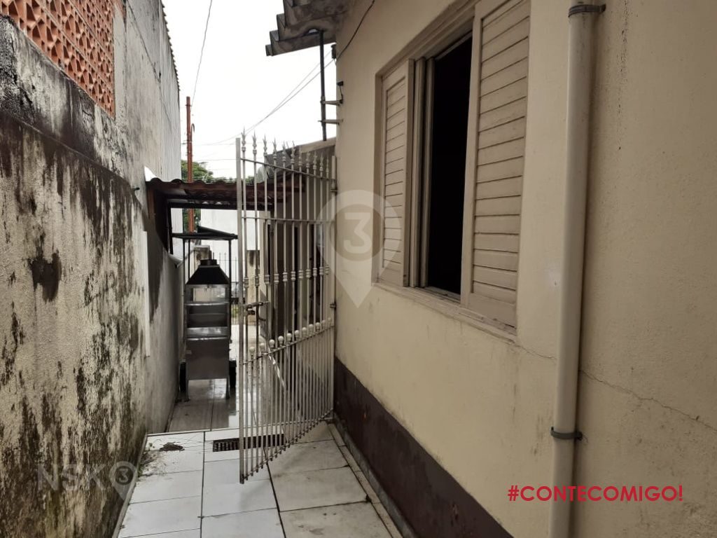 Casa com 6 Quartos à Venda, 293 m² por R$ 490.000,00