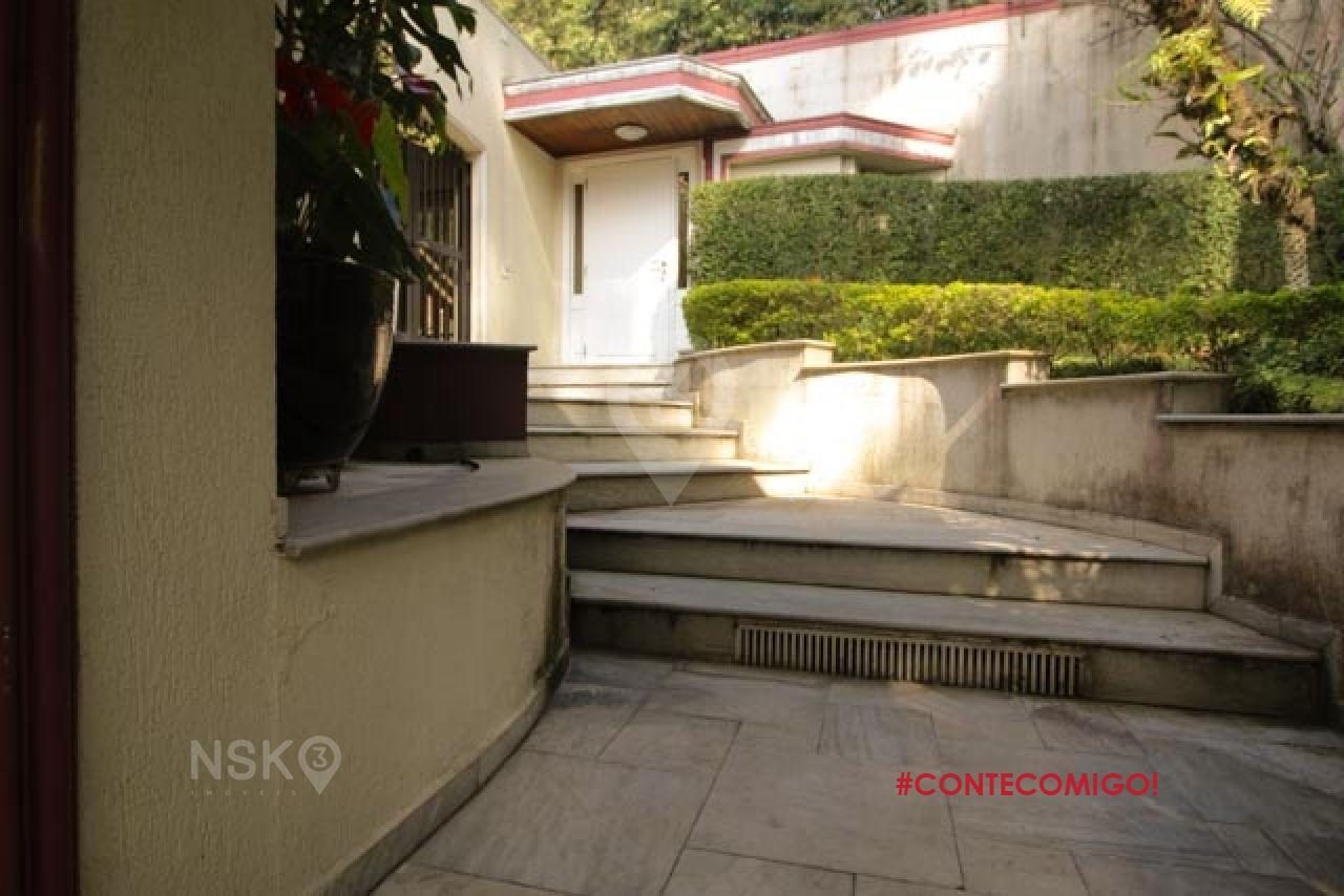 Casa com 4 Quartos e 2 vagas à Venda, 380 m² por R$ 3.380.000,00