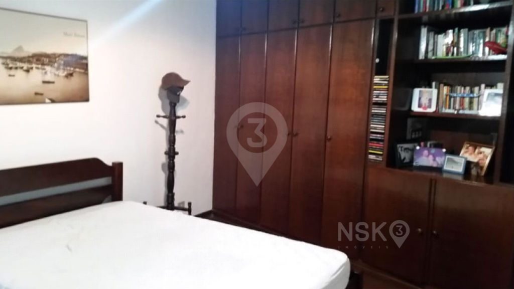 Imóvel com 3 Quartos à Venda, 300 m² por R$ 2.590.000,00