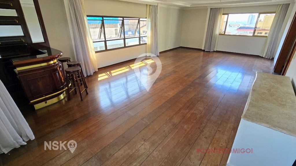 Apartamento com 3 Quartos e 3 vagas à Venda, 218 m² por R$ 5.890,00