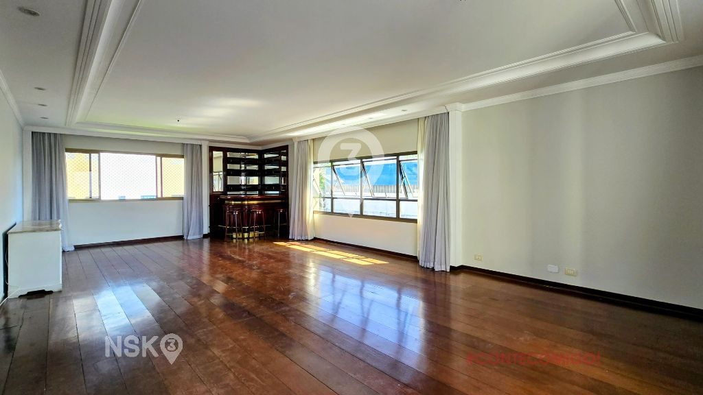Apartamento com 3 Quartos e 3 vagas à Venda, 218 m² por R$ 5.800,00