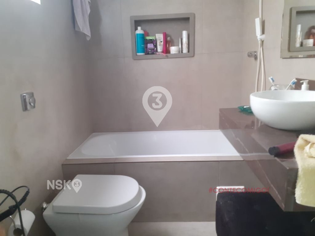 Casa à Venda e para Aluguel na Vila Carrão - 250m² - 4 dorms - 2 suites - código 44573