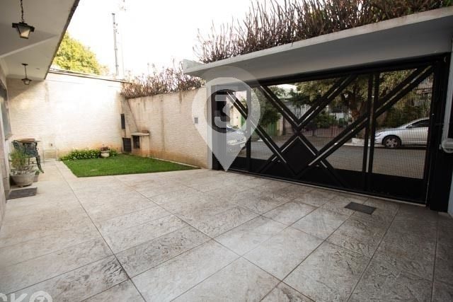 Casa com 3 Quartos e 2 vagas para Locação, 250 m² por R$ 4.500,00