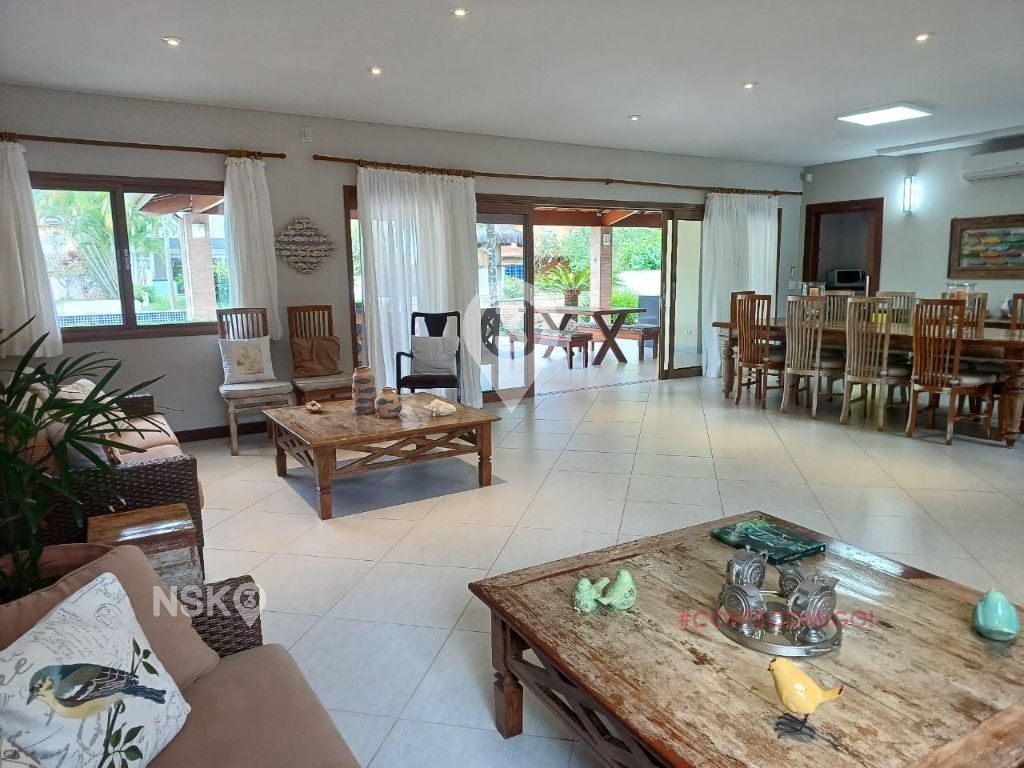 Casa de Alto Padrão à Venda na Praia de São Sebastião – Litoral Norte SP
